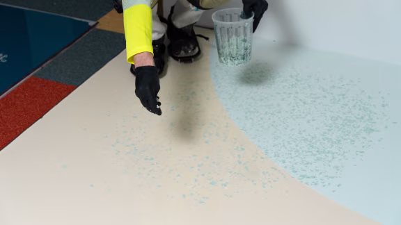 Broadcast flakes to finalise the decoration.