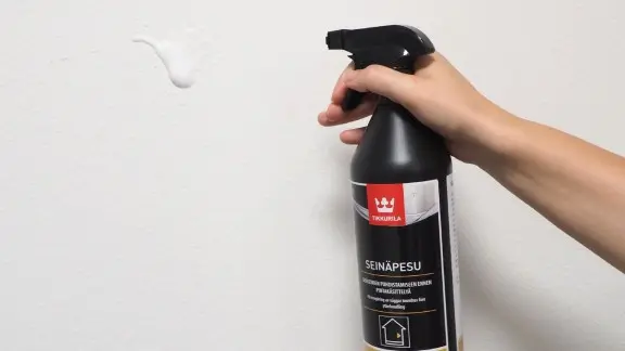 Seinän puhdistaminen Seinäpesu-pesuaineella