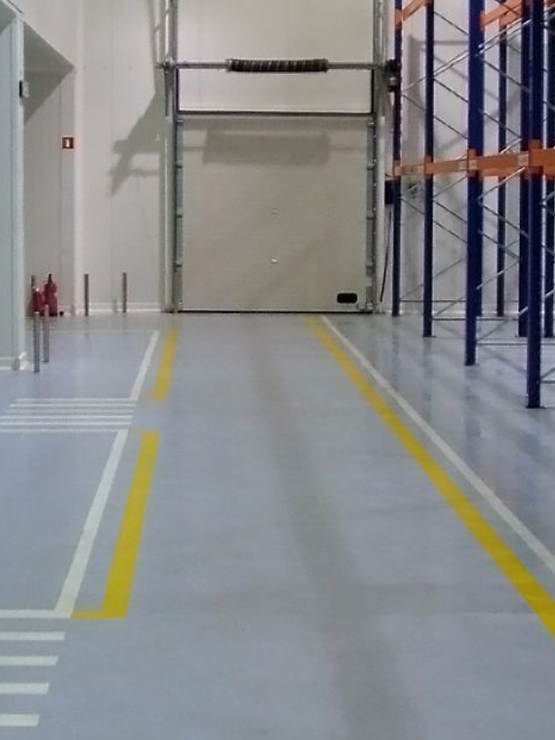 Varastohallin lattiapinnoite
