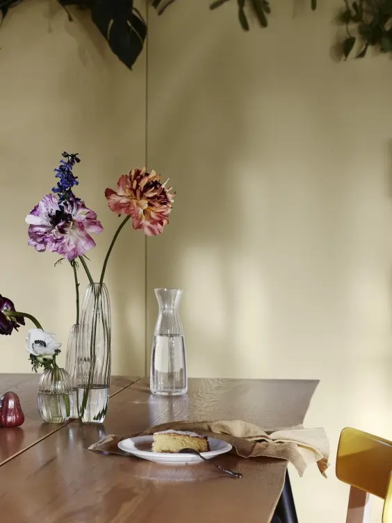 Keltainen keittiö, joka on maalattu H456 Himmeli -sävyllä 