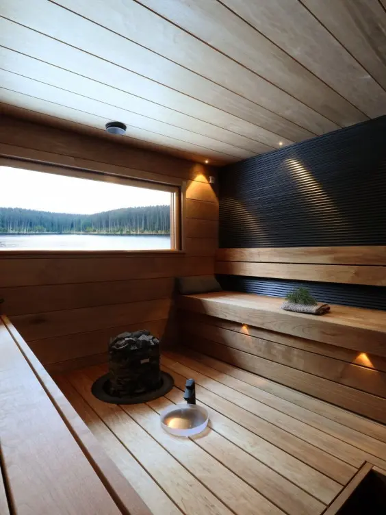 Sauna sormipaneeleilla