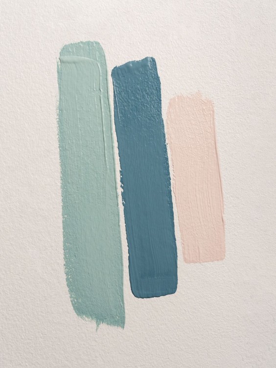 Kolme maaliviivaa seinällä: vaalean vihreä, tumman vihreä ja beige.