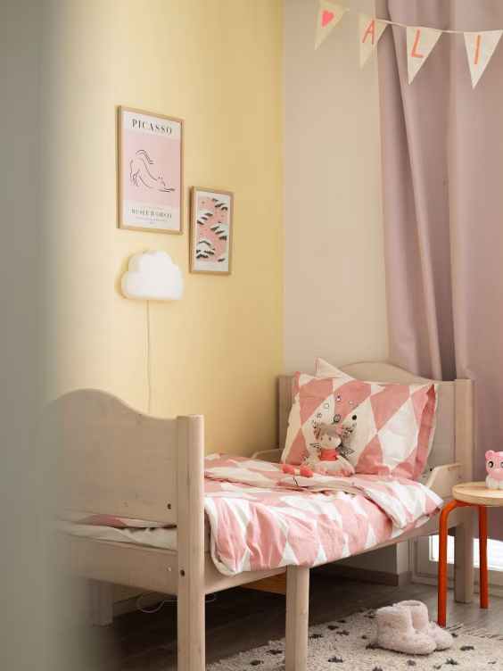 Keltainen lastenhuone sävyssä H456 Himmeli