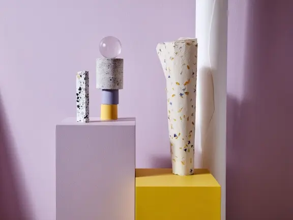 Violetti seinä sävyssä X344 Menuetti