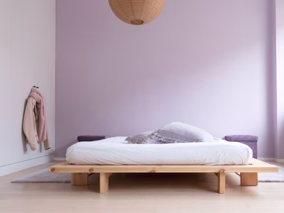 Violetti makuuhuone sävyssä X344 Menuetti
