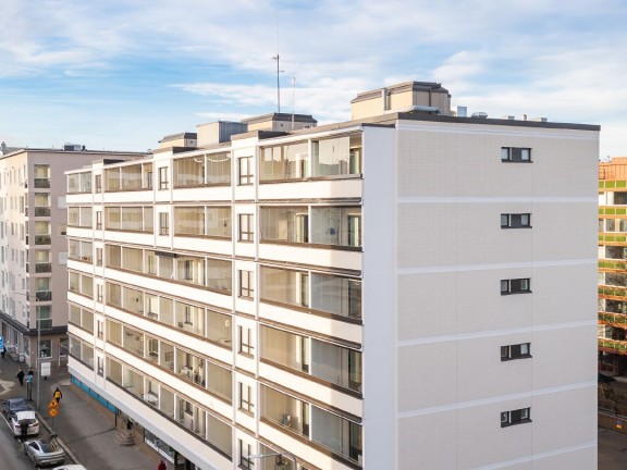 tiilitalomaalilla maalattu kerrostalo