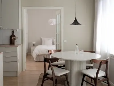 Keittiön maalaus beigeksi