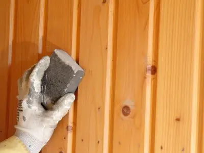 Näin käsittelet saunan kellastuneet puupaneelit 