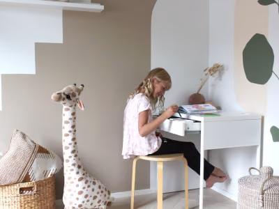 Maalaa kuvioita lastenhuoneen seinälle