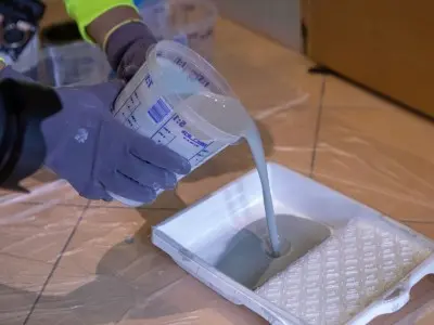 How to choose between water-borne and solvent-borne paints?
