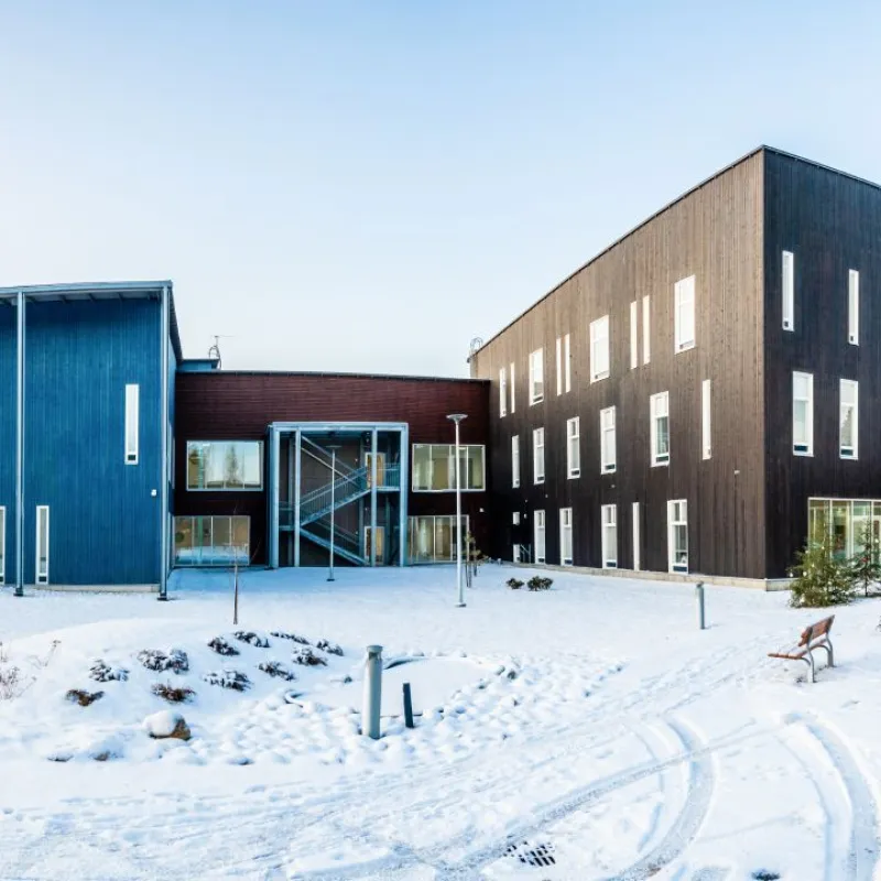 Värikkäät toimitilarakennukset Seinäjoella