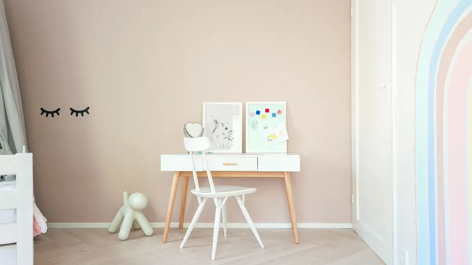 Maalaa sateenkaari lastenhuoneeseen 