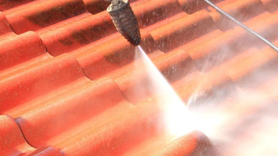 Betonitiilikaton pesu ja impregnointi.