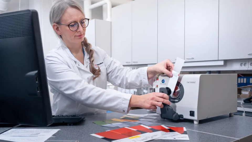 Väripalvelun spektrofotometrinen mittaus