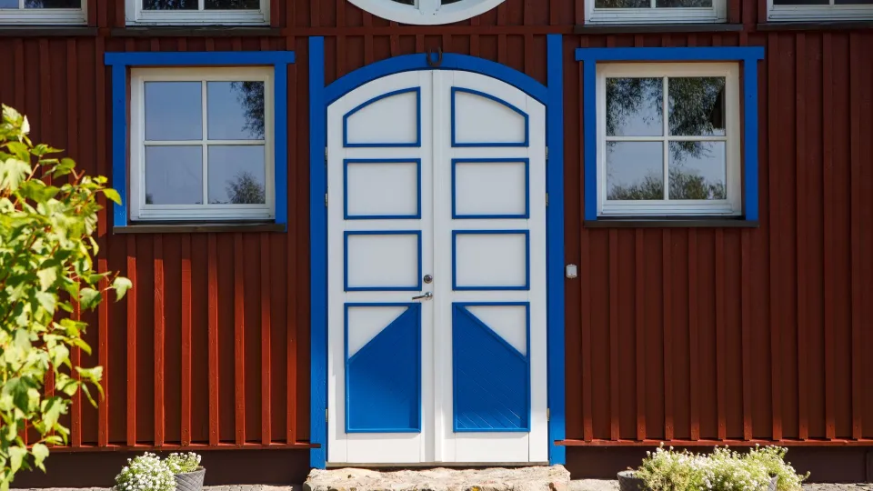 Ohjeet ulko-ovien ja ikkunoiden maalaukseen