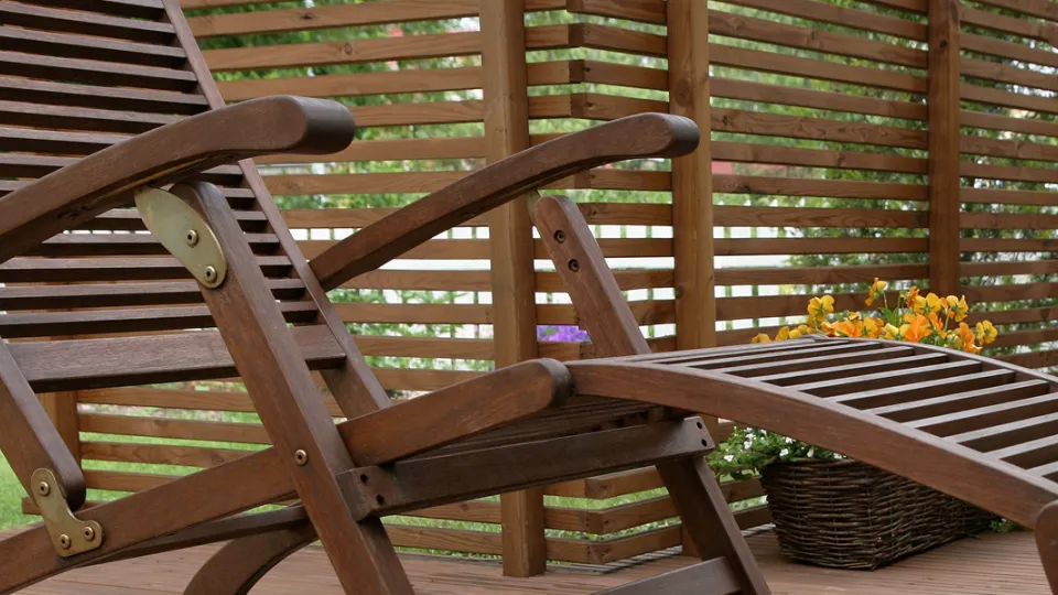 Puinen puutarhatuoli