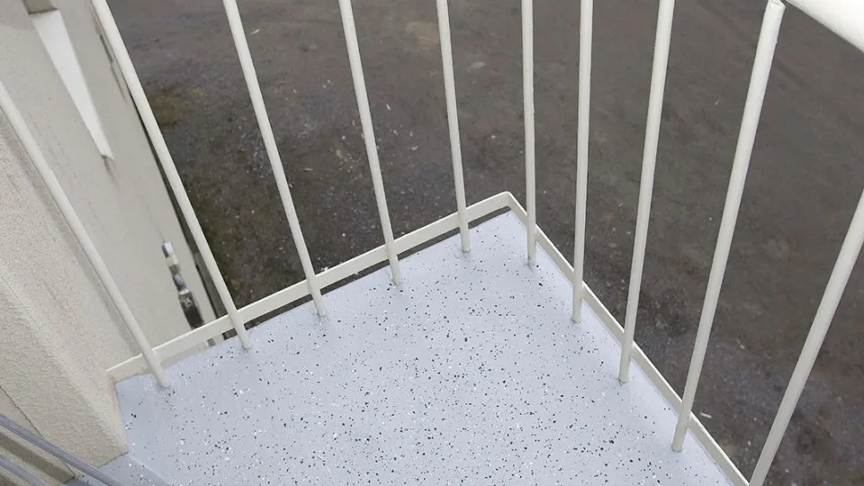 Novofloor-lattiapinnoitteiden pesu- ja hoito-ohje.