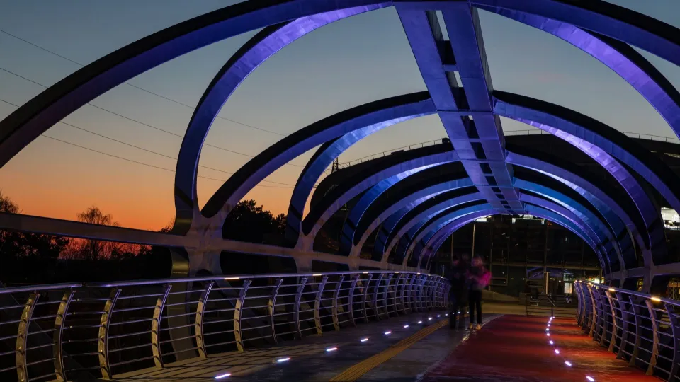 pinnoitettu silta kestää UV-säteilyä, mekaanista kulutusta sekä estää liukastumista