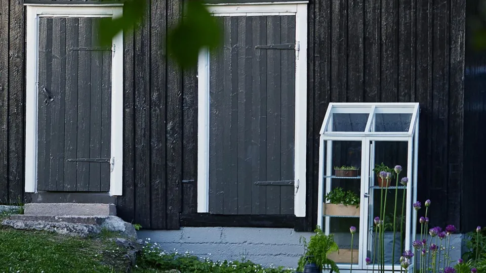 Navetan ulko-ovet uuteen uskoon