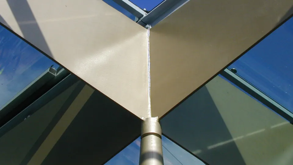 Liuoteohenteiset tuotteet metallipinnoille