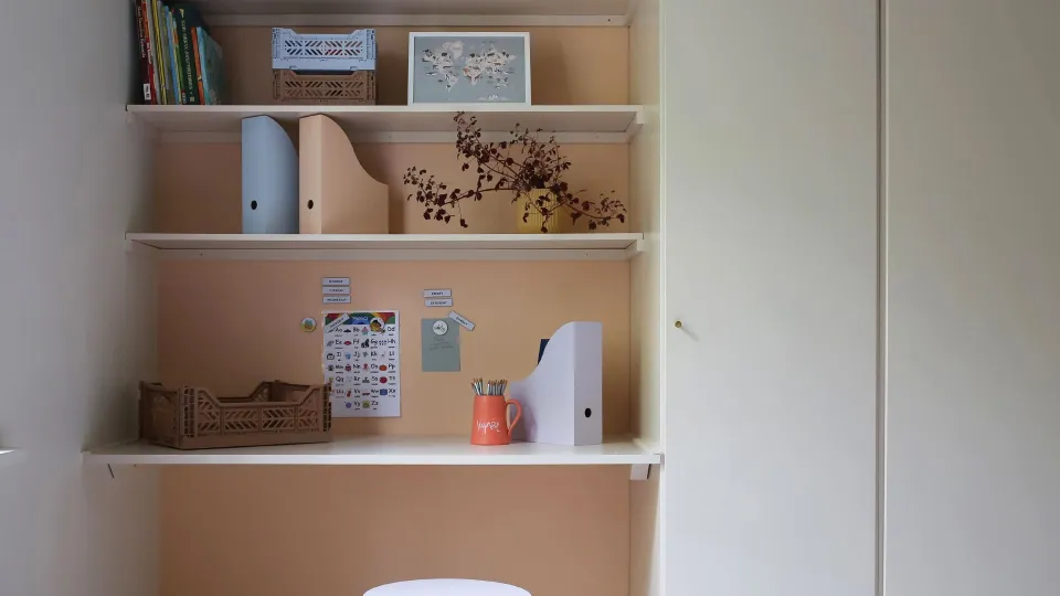 Maalaa magneettinen seinä lastenhuoneeseen