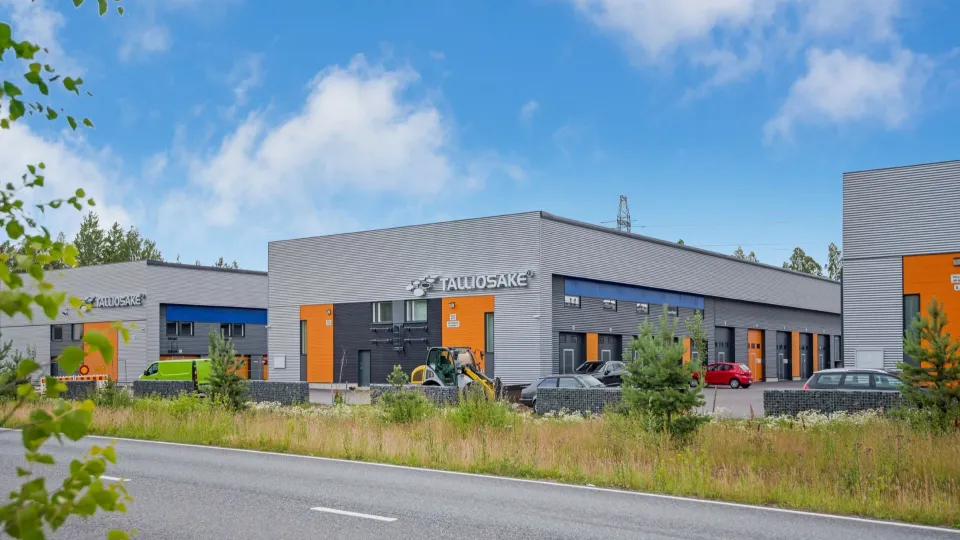 Keimolan Talliosakkeen rakennus ulkoapäin.