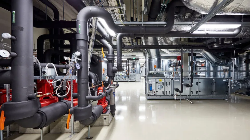 Temafloor PU Flex polyuretaanipinnoite iv-konehuoneessa.