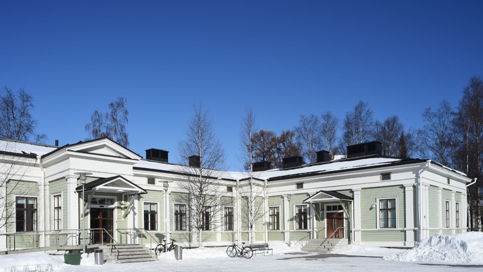 Oulun puukasarmin taloja.
