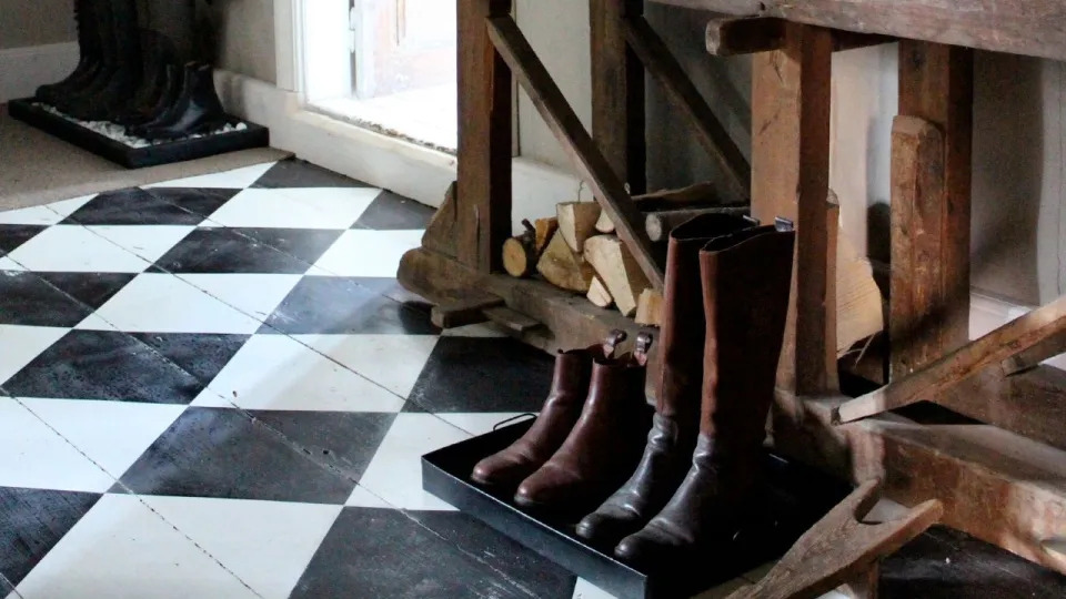 Mustavalkoinen ruutulattia