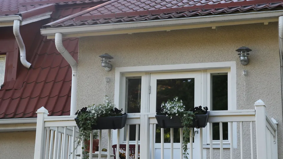 painting balcony rails and entrance 