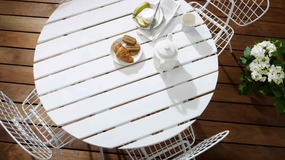 Ulkokalusteen maalaus