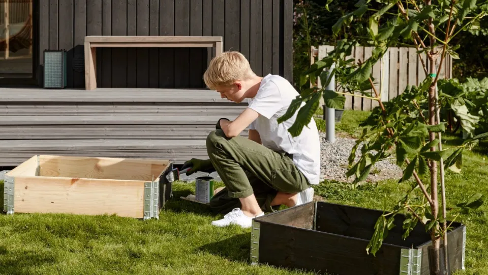 Istutuslaatikon maalaus 