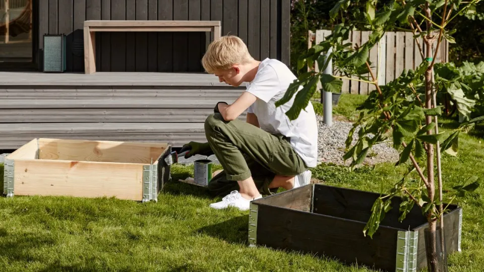 Istutuslaatikon maalaus 