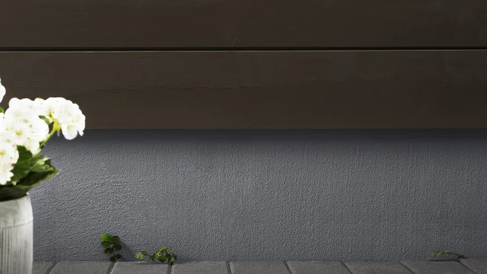 Vanhan betonisokkelin huoltomaalaus