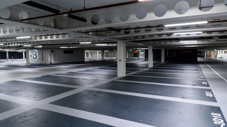 Pysäköinti- ja ajoneuvohallit