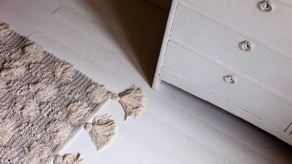 Ohjeet kauniin ja kestävän puulattian maalaamiseen