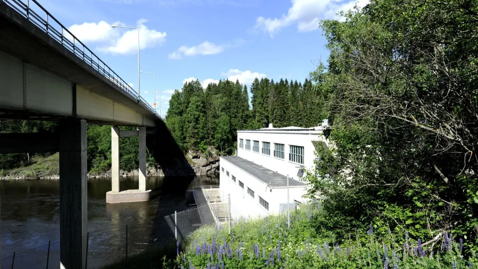 Teolliset maalausjärjestelmät voimalaitoksille