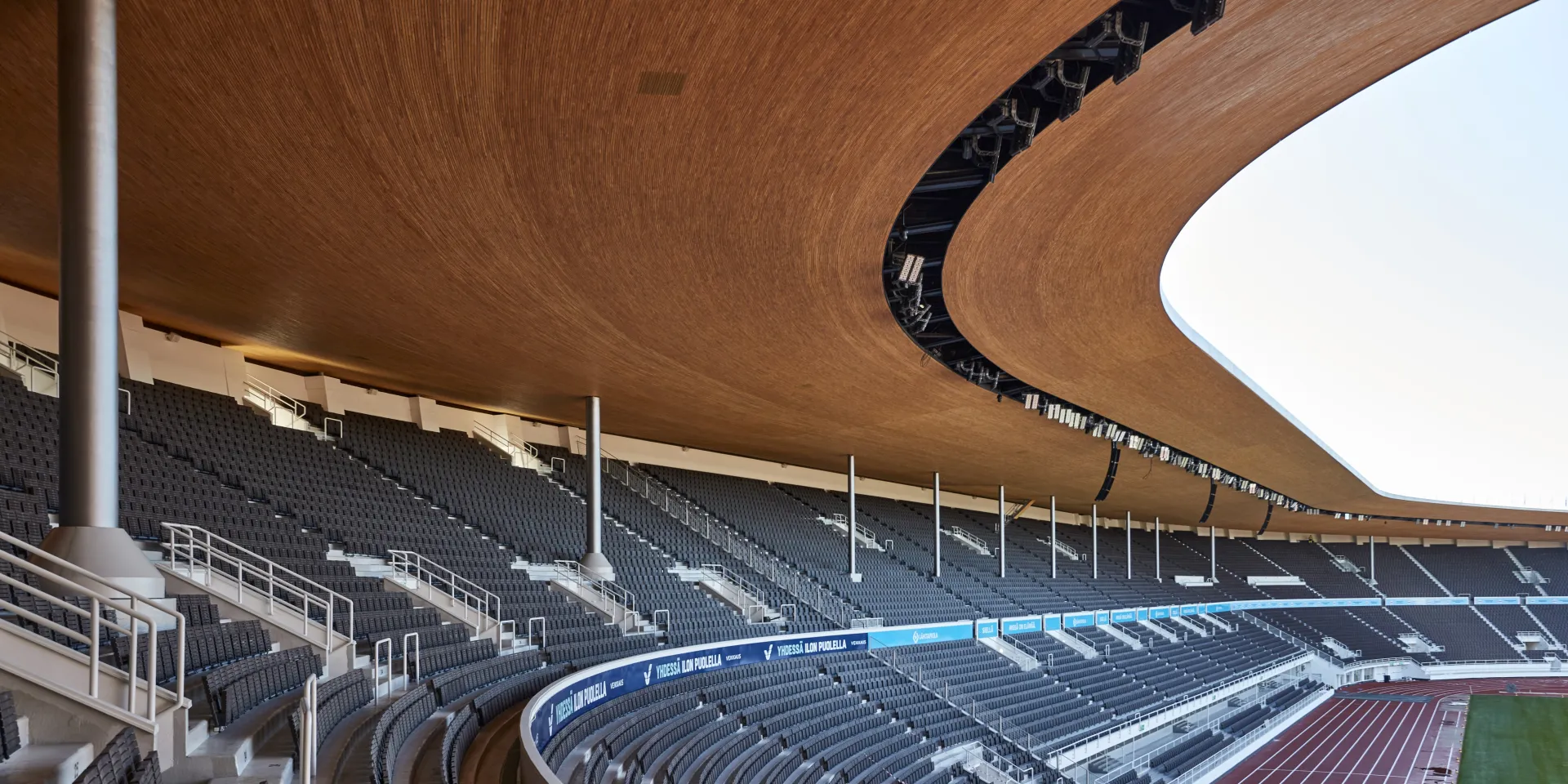 Tikkurila Pinja Indeep Olympiastadionin kattorimoituksessa