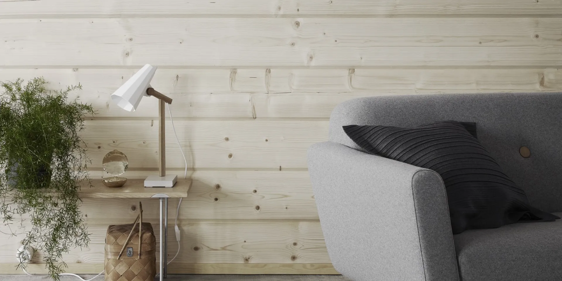 Olohuoneen tehosteseinä puupaneeleista 