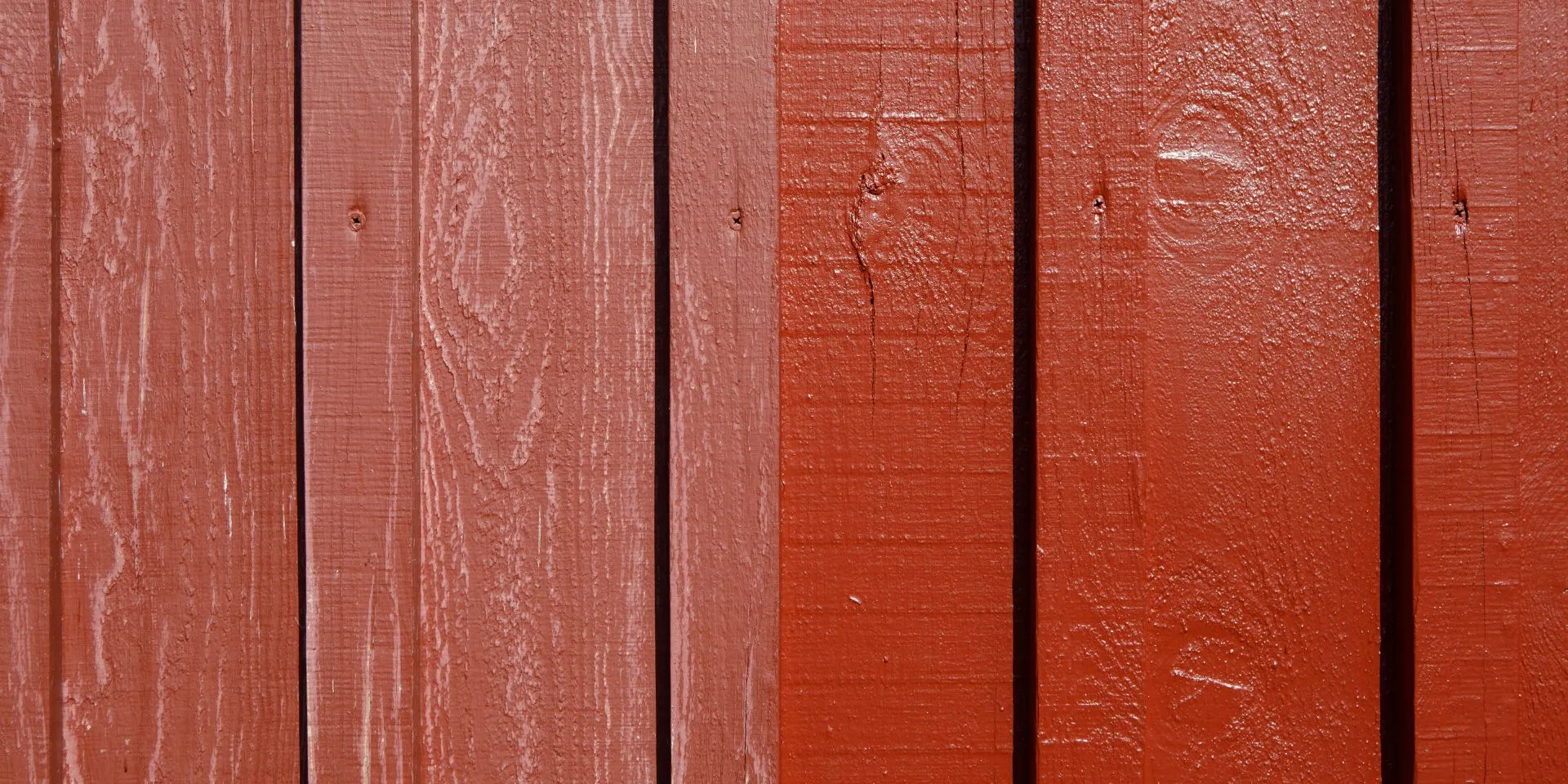 Puutalon seinän maalaus uudelleen