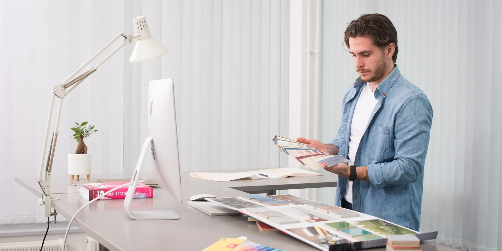 Värin valinta värikartasta.