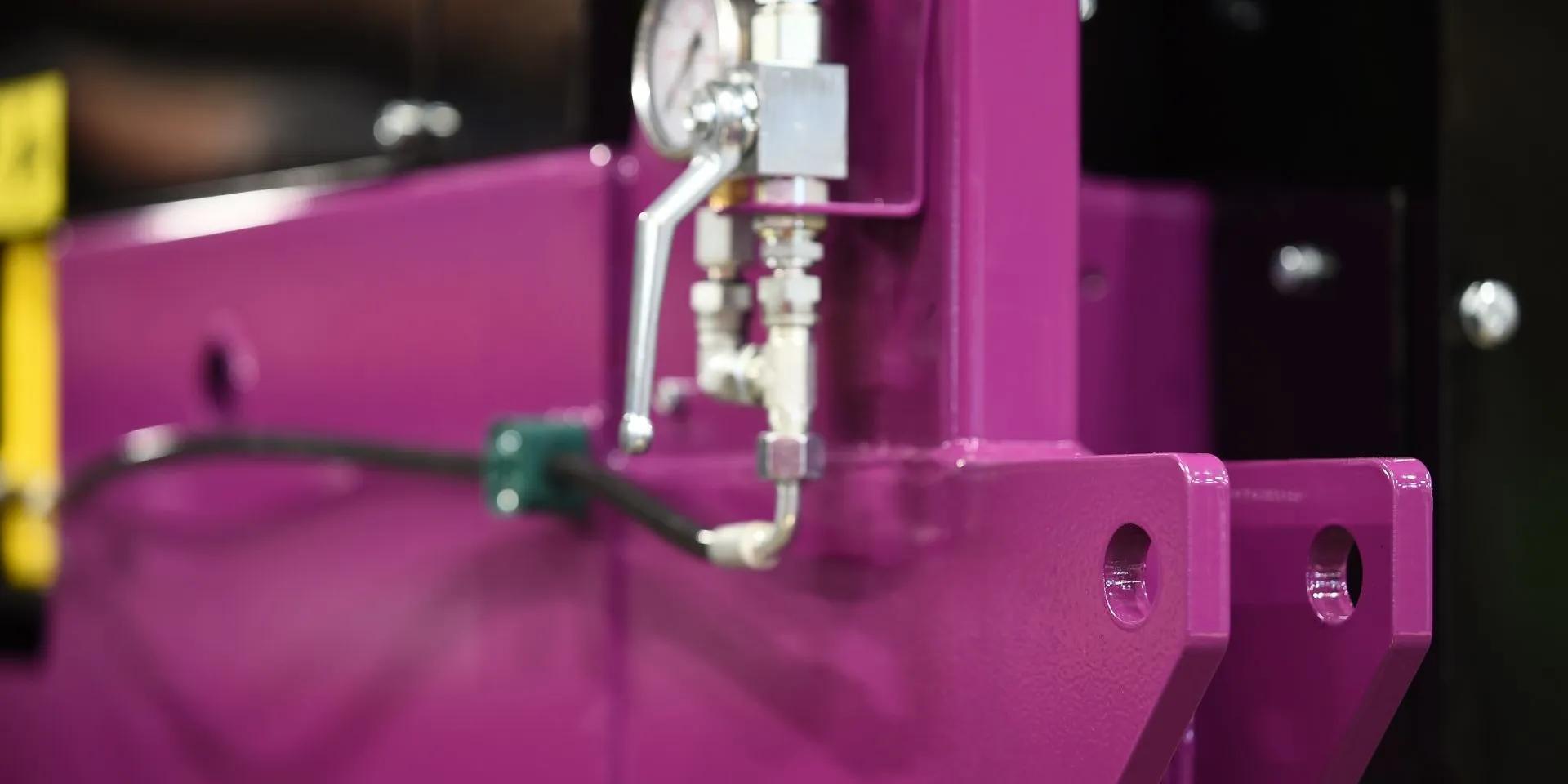 Maatalouskoneen maalattu pinta