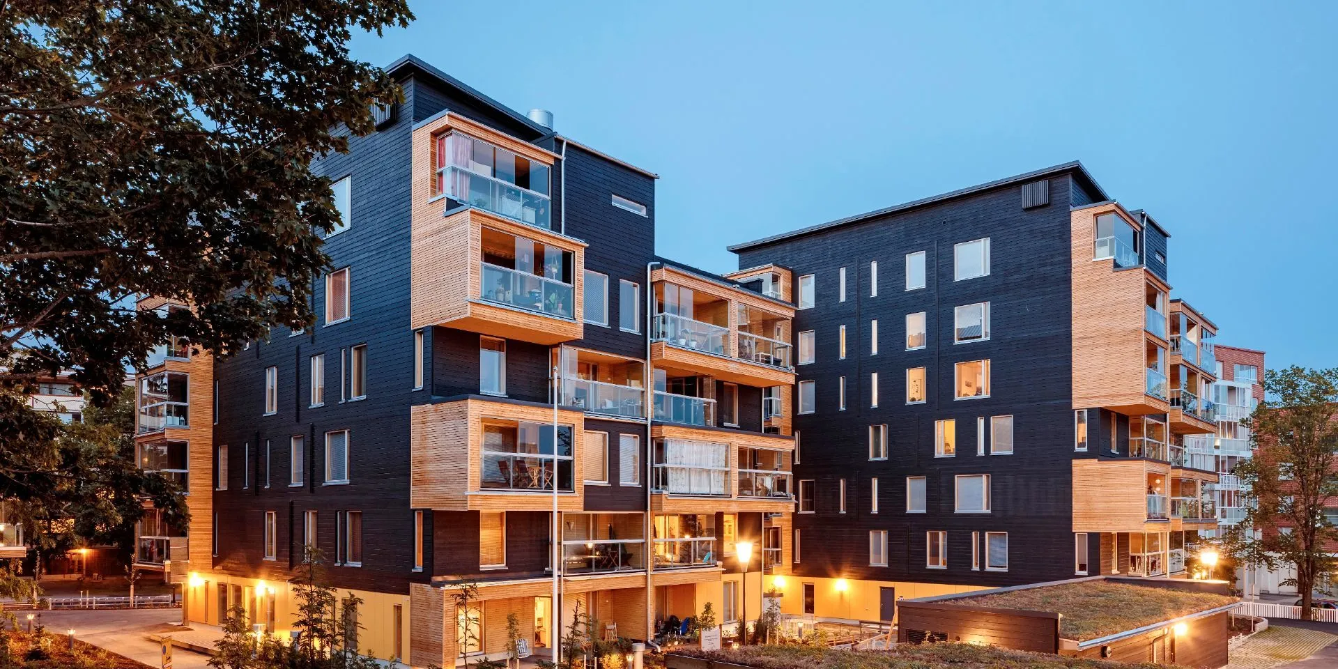 Puinen kerrostalo Pukinmäessä