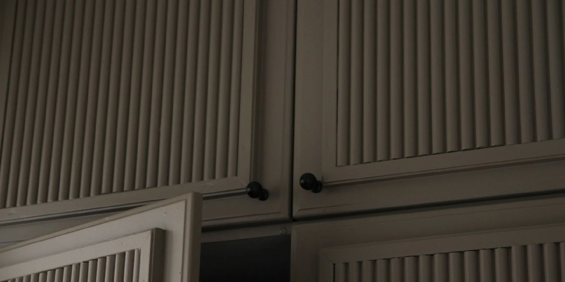 Kaappien tuunaus sormipaneelilla