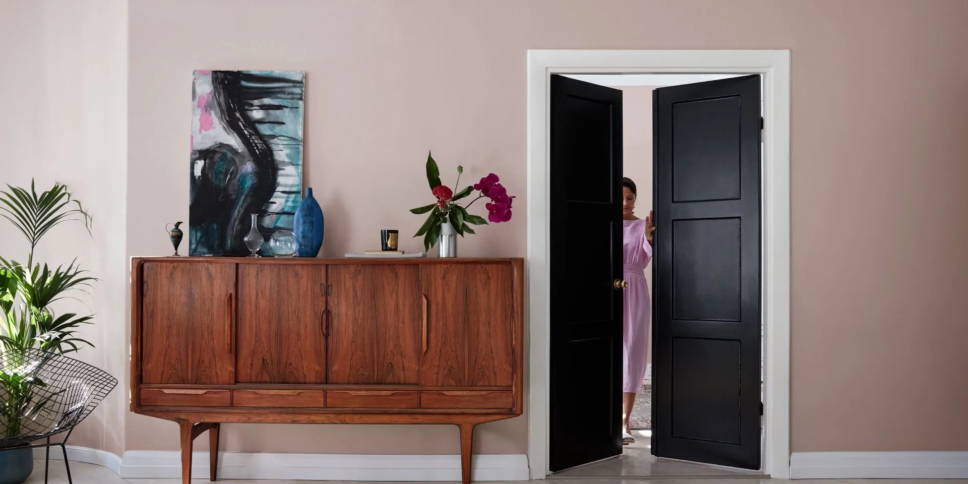 Vaaleanpunainen olohuone 