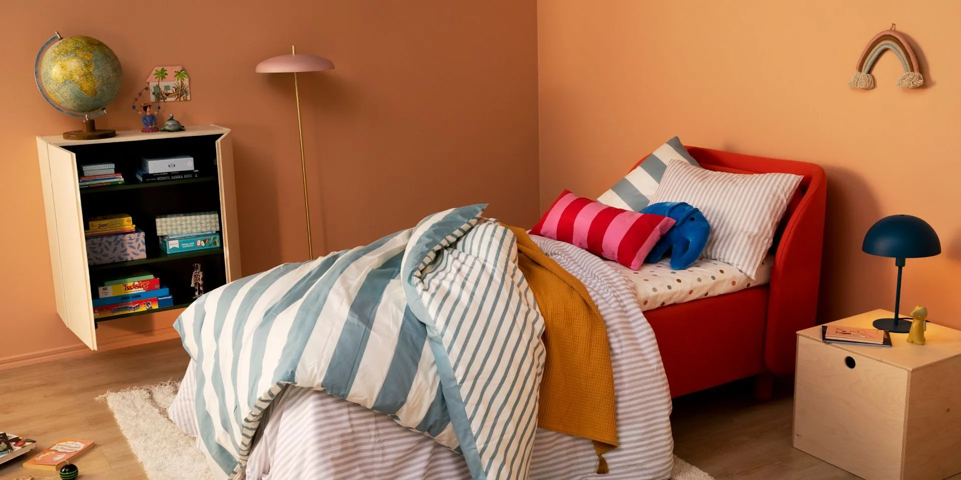 Oranssi lastenhuone