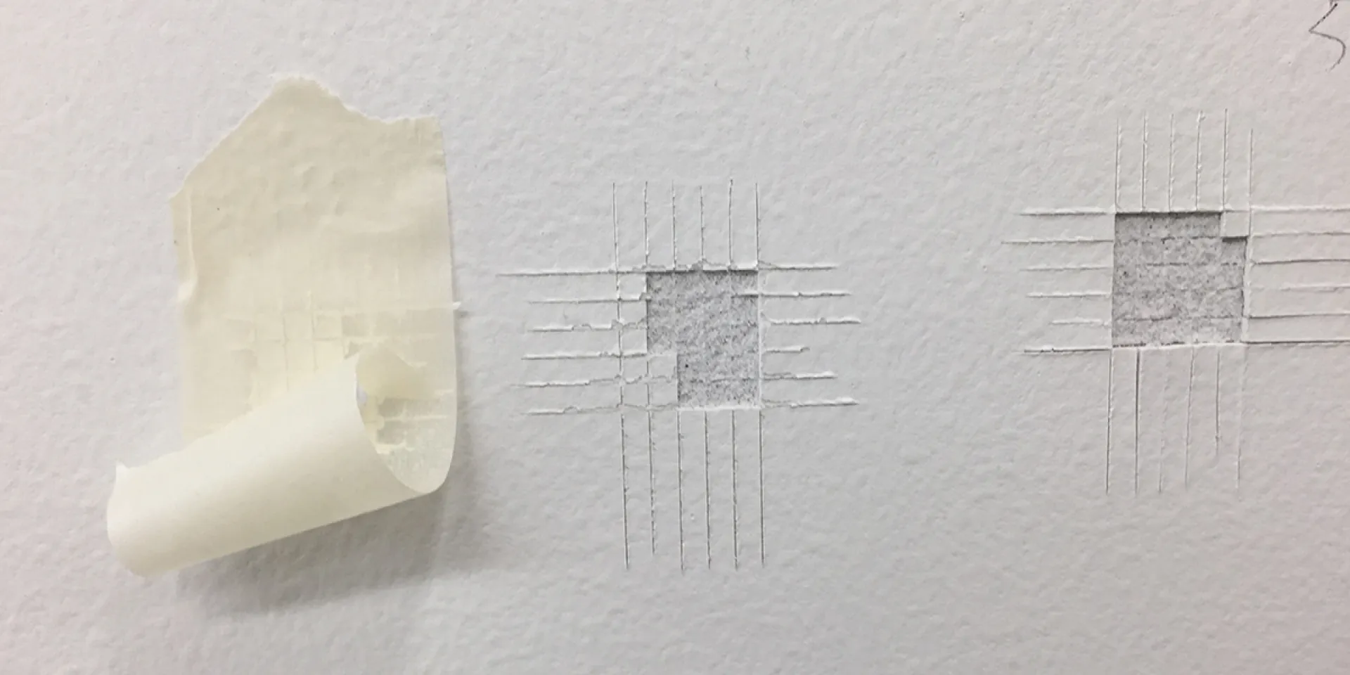 Hilaristikkokokeessa kuivatasoitepinta pettää, kun tasoitepinta on kostunut kahteen kertaan.