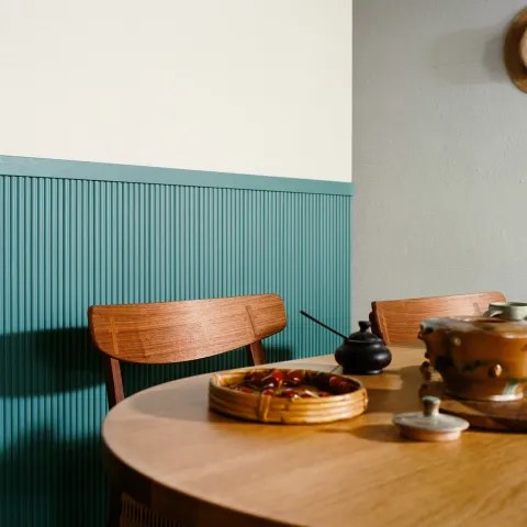 Tehosteseinä puupaneeleista 