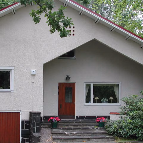 Aiemmin kalkkimaalilla käsitellyn rappauspinnan maalaus Holvi-kalkkimaalilla