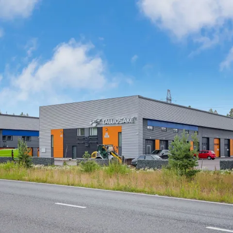 Keimolan Talliosakkeen rakennus ulkoapäin.